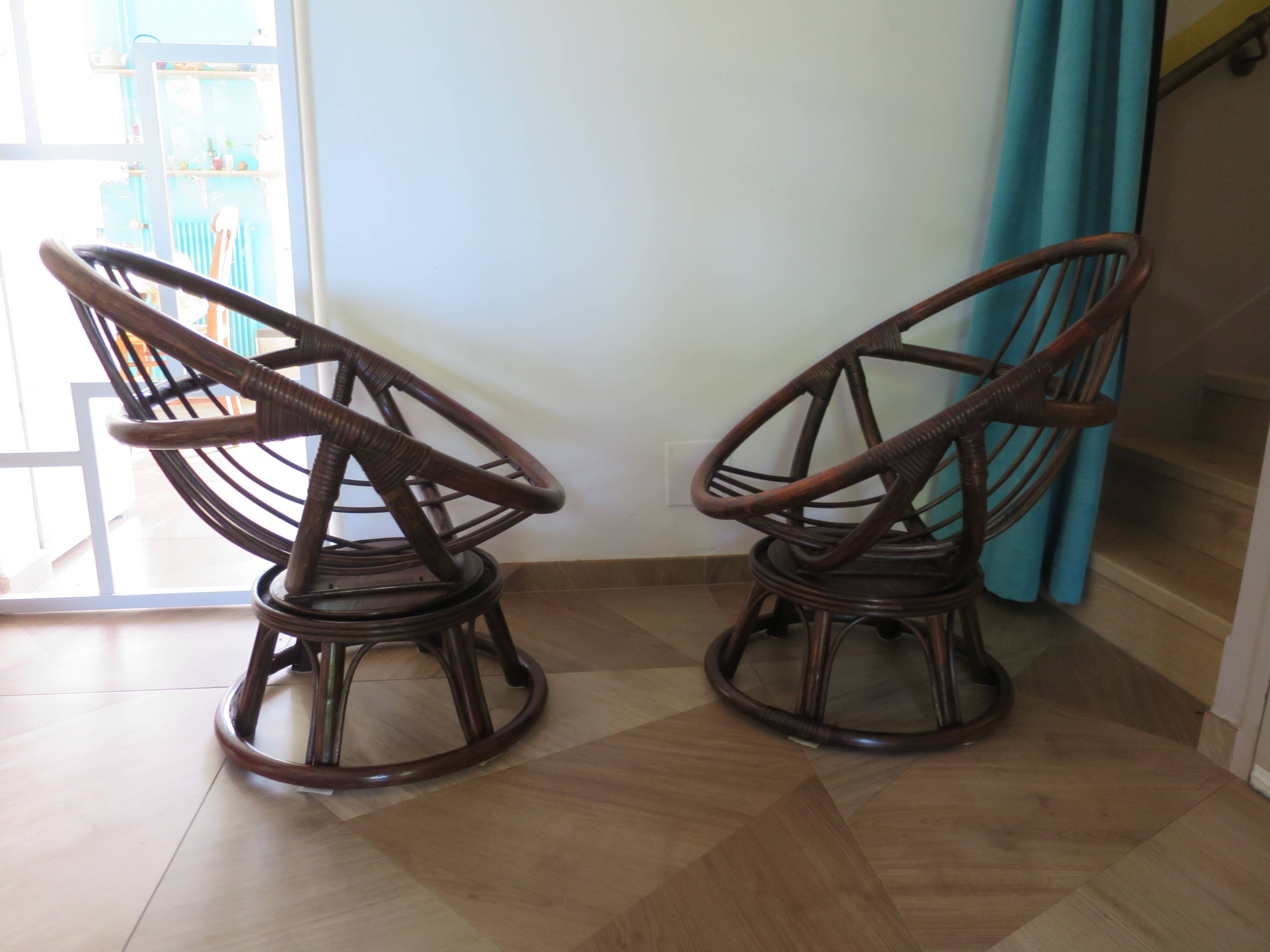 Vintage set of 2 swivel chairs in bamboo and rattan - Papasan shape