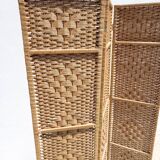Wooden screen and 3-leaf ropes
