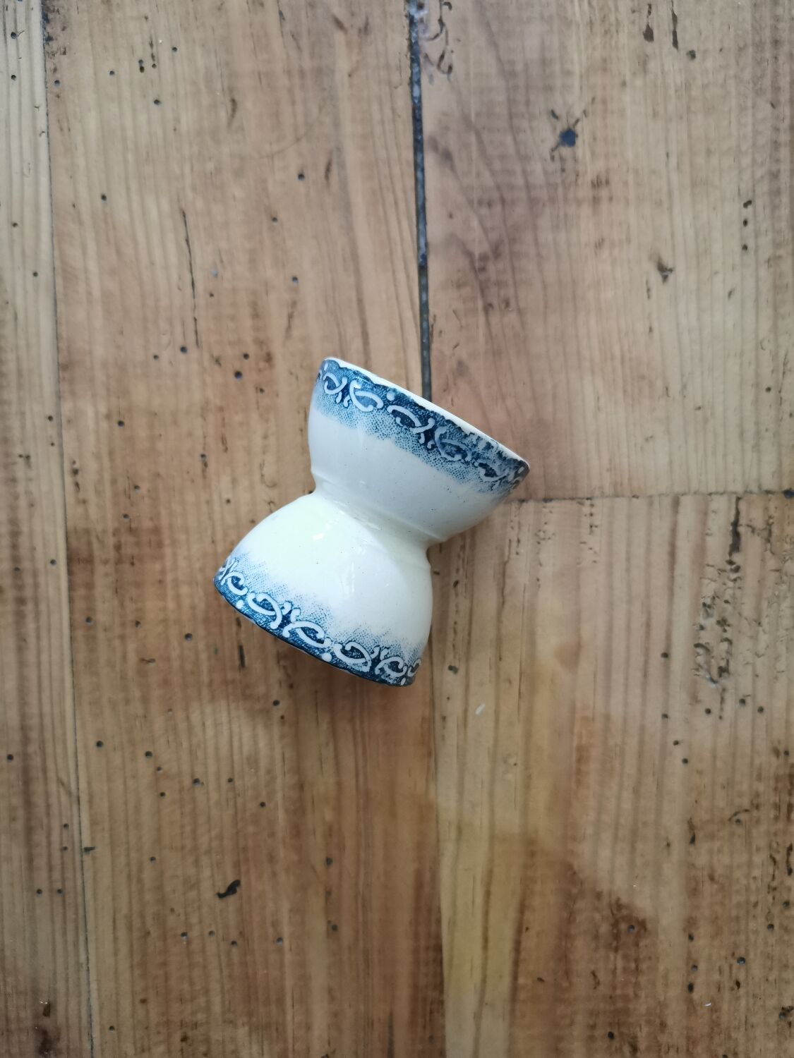 Coquetier diabolo ancien terre de fer