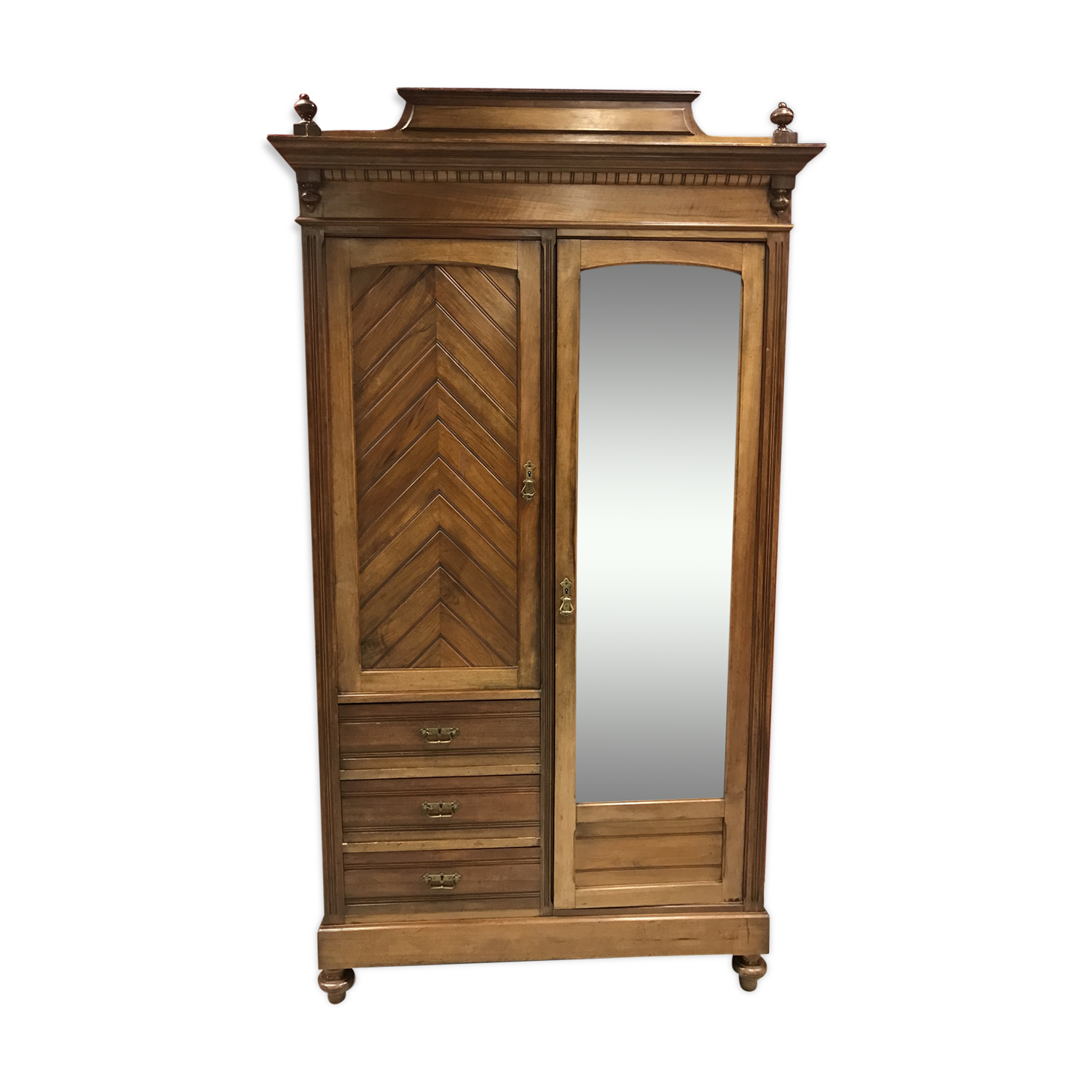 Wardrobe 1900 pichpin