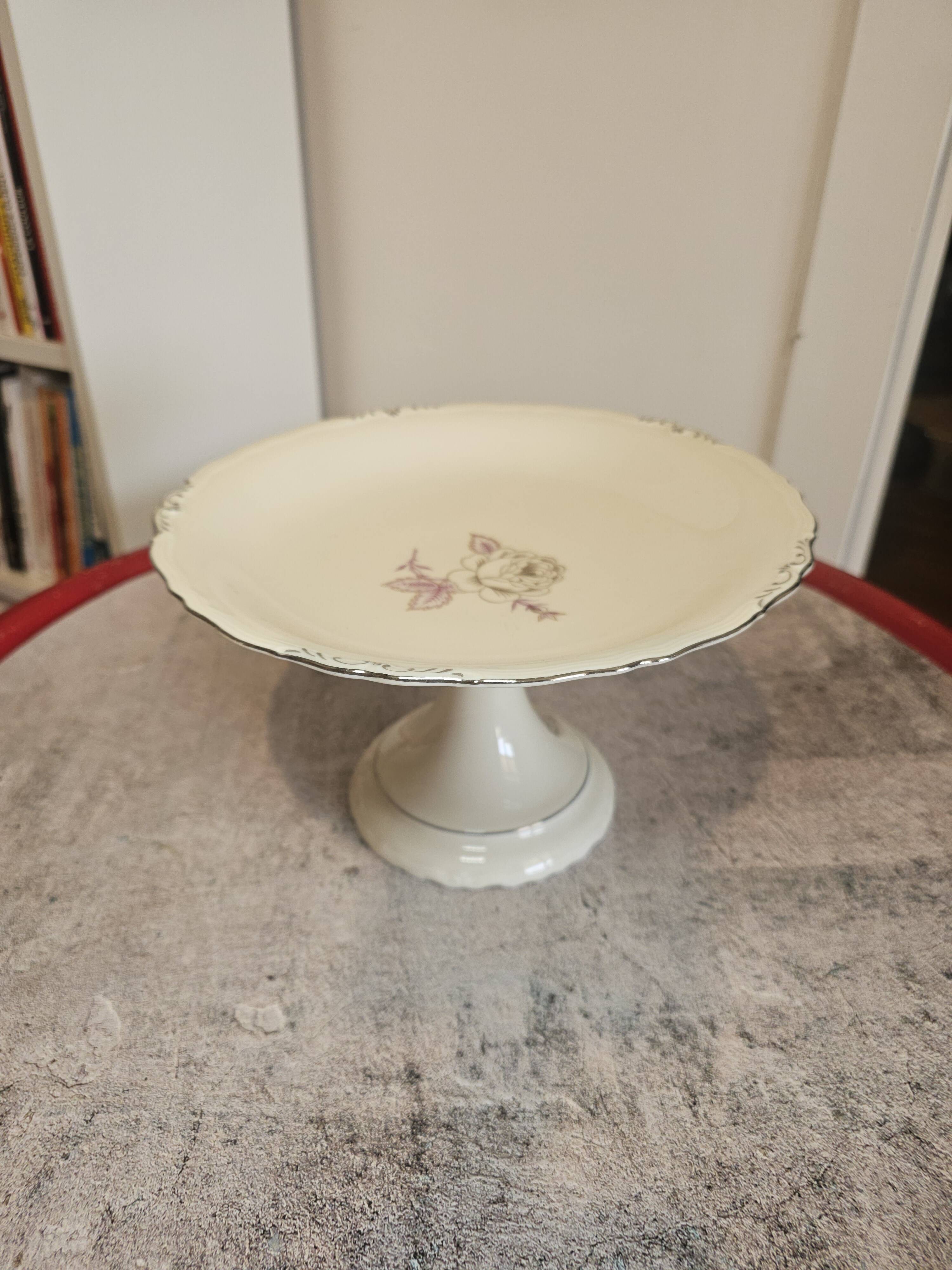 Beige/white porcelain compote from Royal Eelag with a rose pattern.