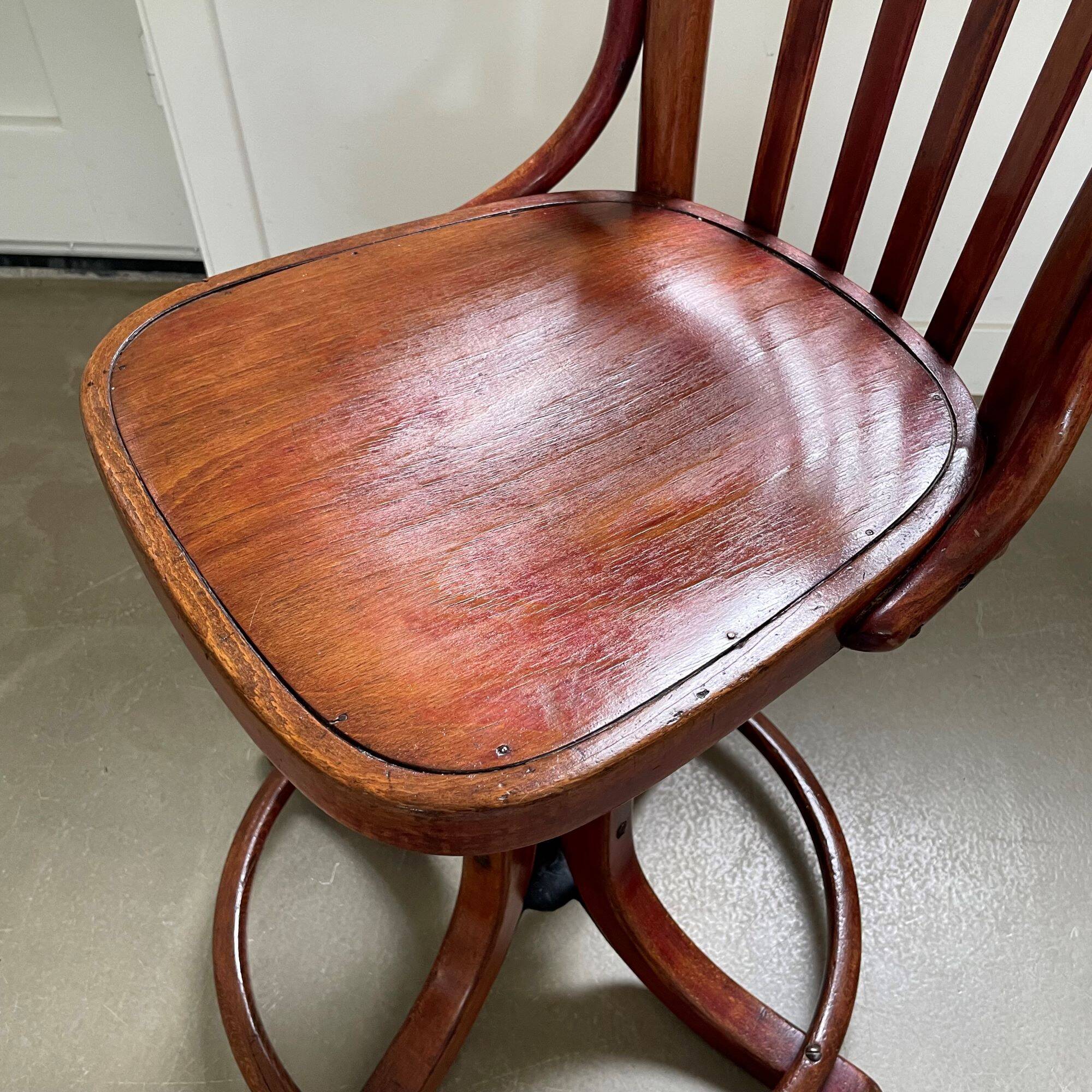 Chaise pivotante (de bureau) rare Thonet, 1ère moitié du 20e siècle, Autriche