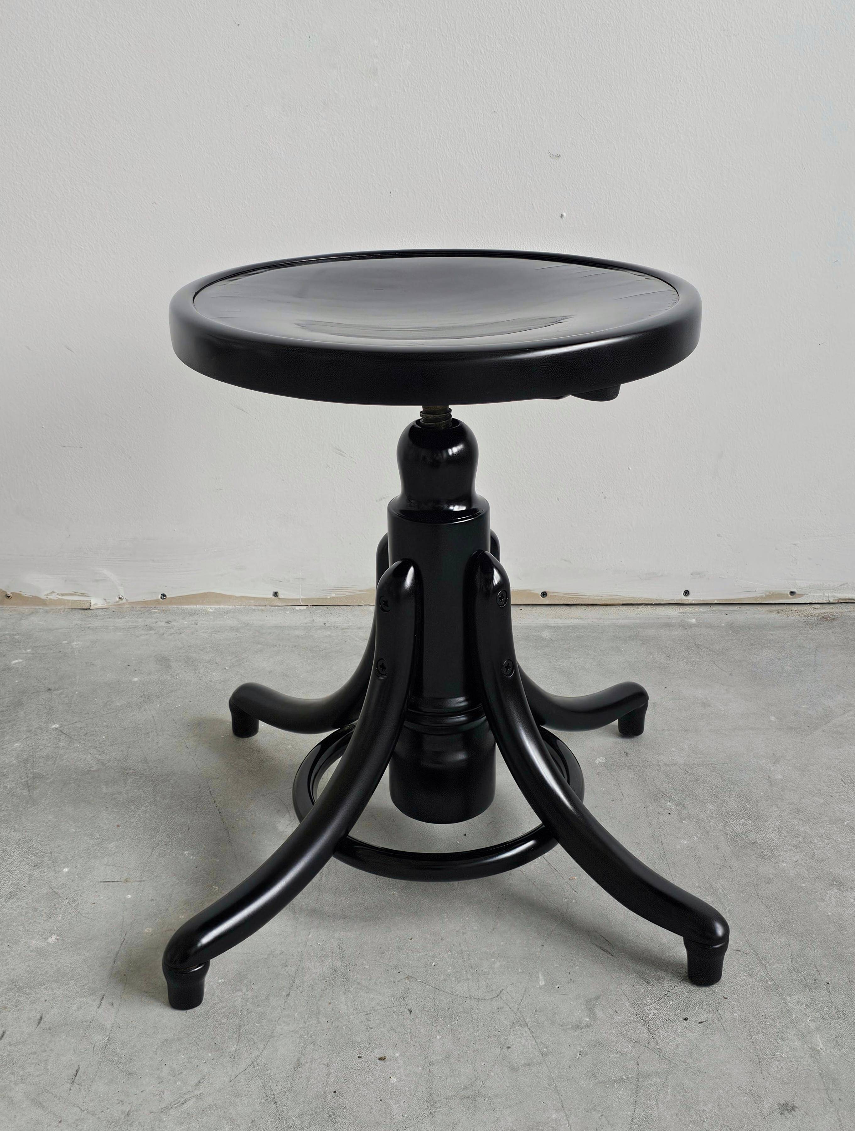 Tabouret de piano en bois courbé par J.J. Kohn, 1900s