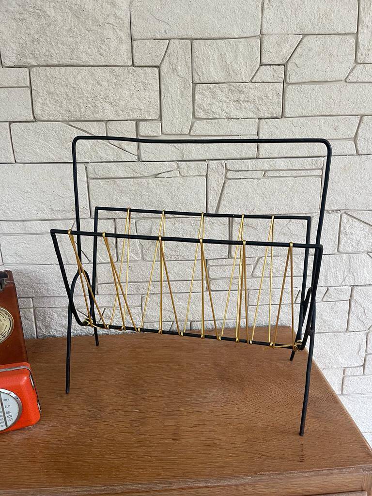 Porte revue ancien metal avec scoubidou jaune vintage rétro années 1950-60