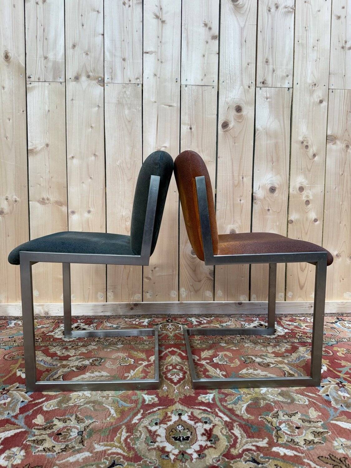 Set of 8 chairs – 1970s – Stainless steel sled base