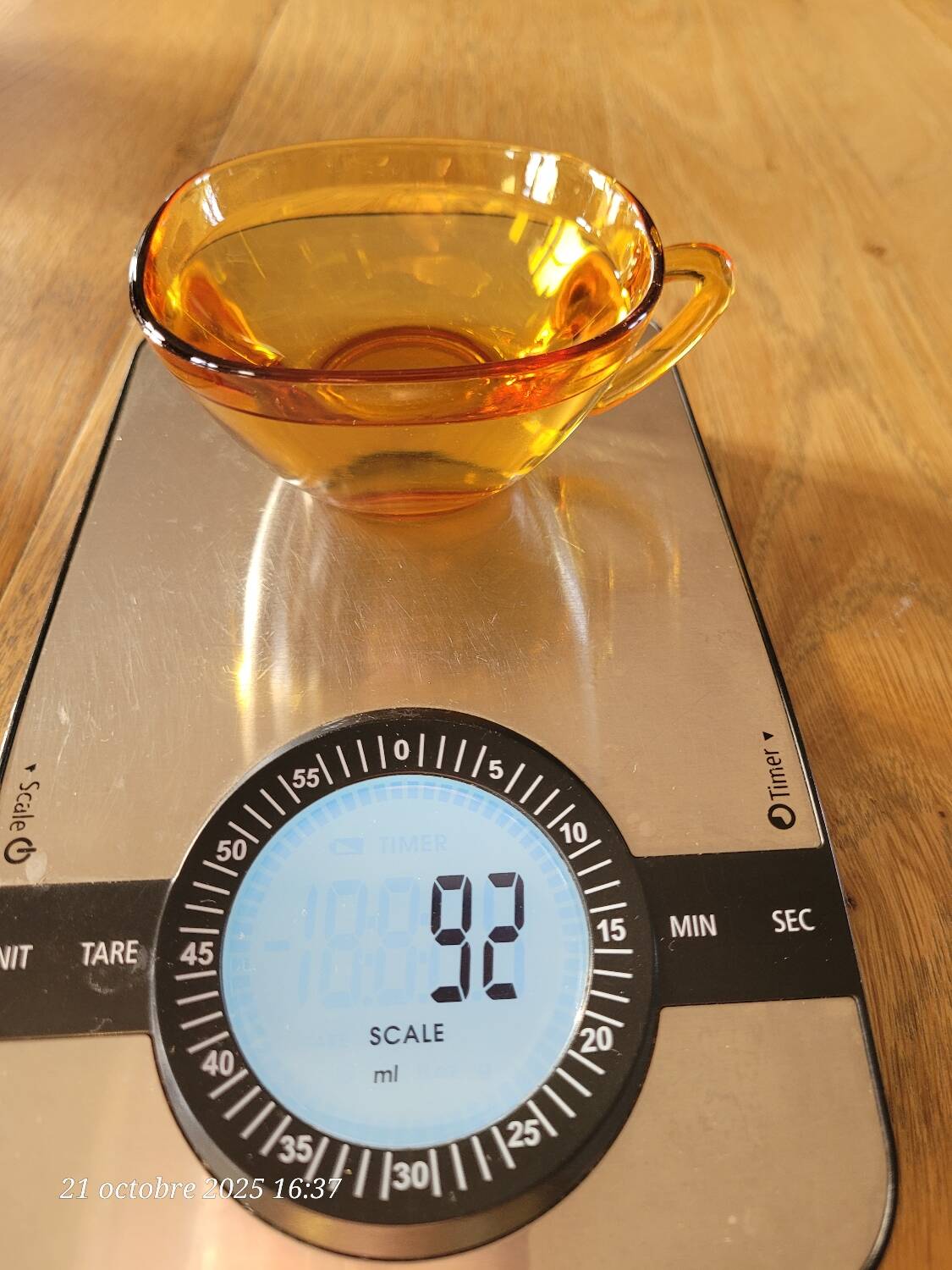 6 tasses et sous-tasses en verre ambré Vereco