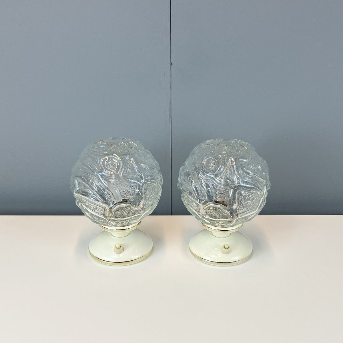 Lampes de chevet et suspension avec abat-jour en verre, par Graebe, années 1960, ensemble de 3