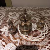 Set salt, pepper and mustard