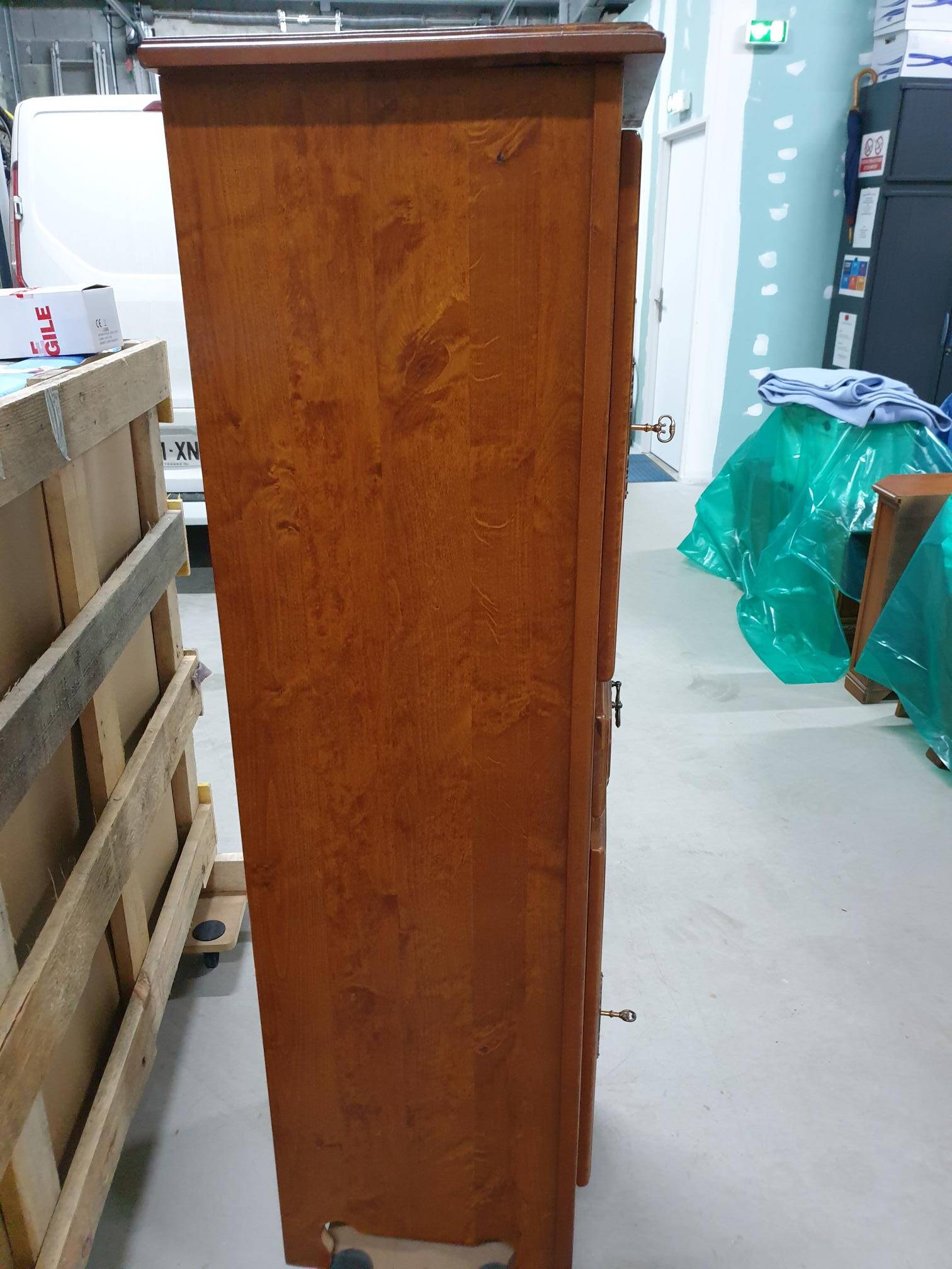 STANDING HOME IN CHERRY