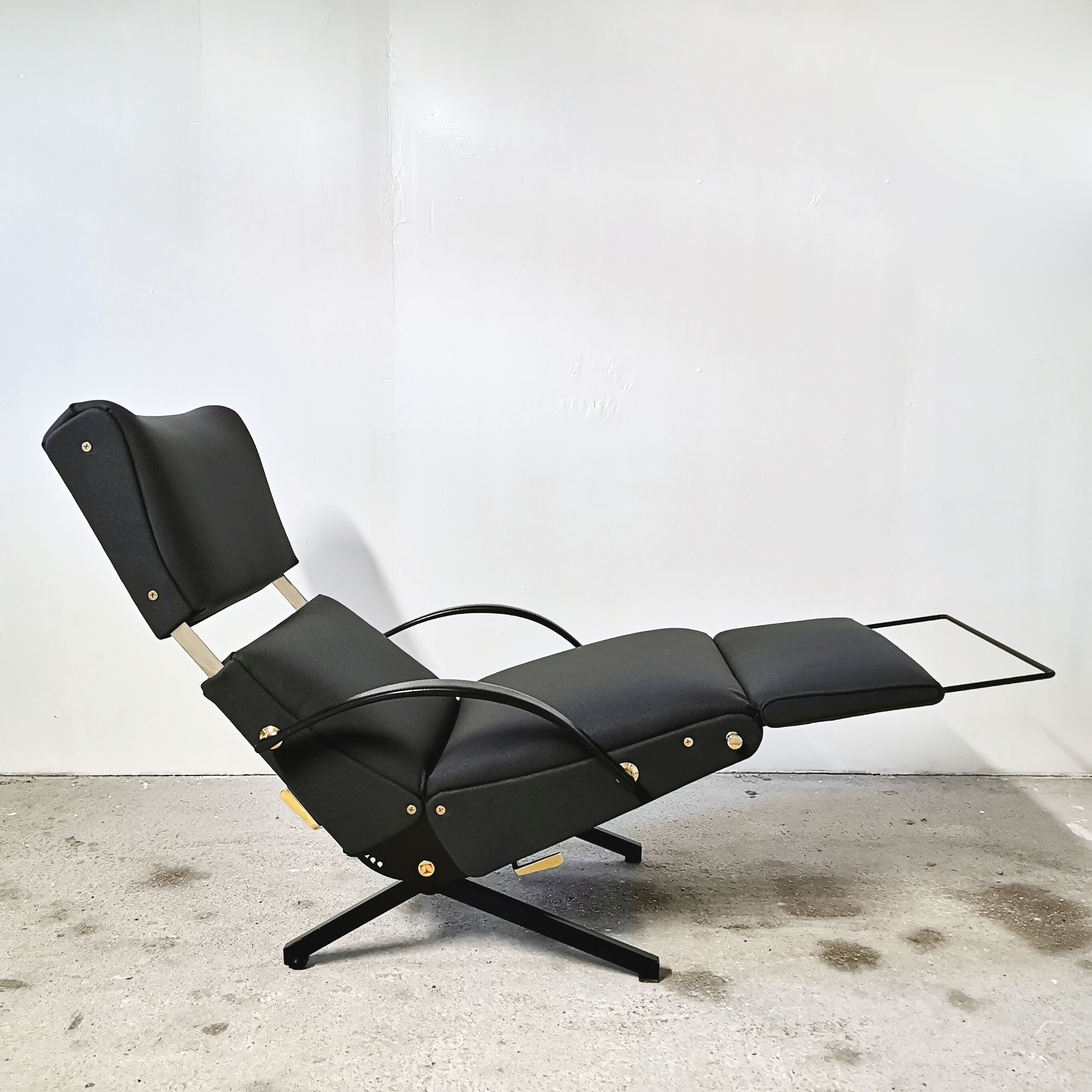 Osvaldo Borsani P40 armchair for Tecno SPA, 1970