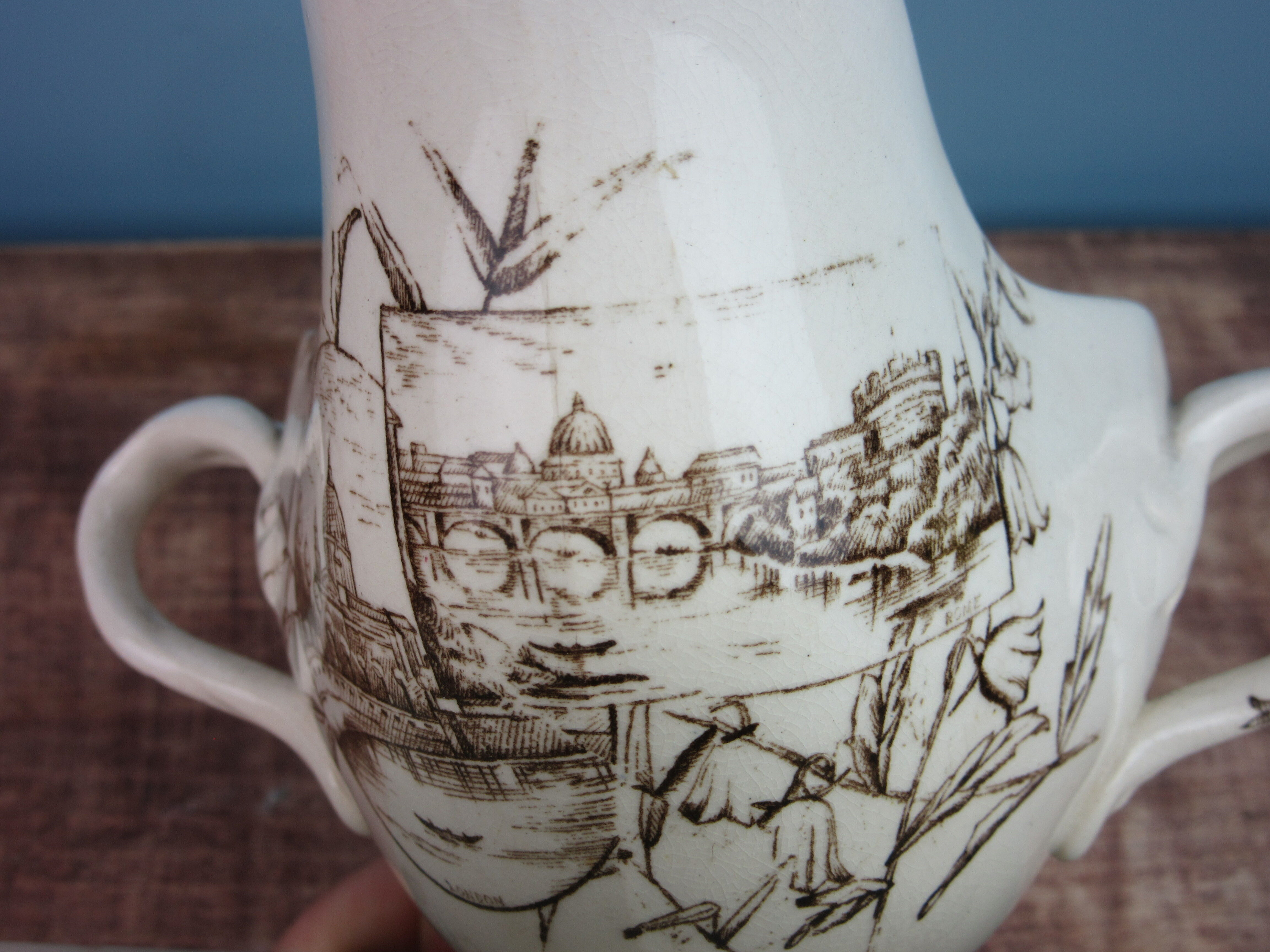 Saucière terre de fer, city landscapes