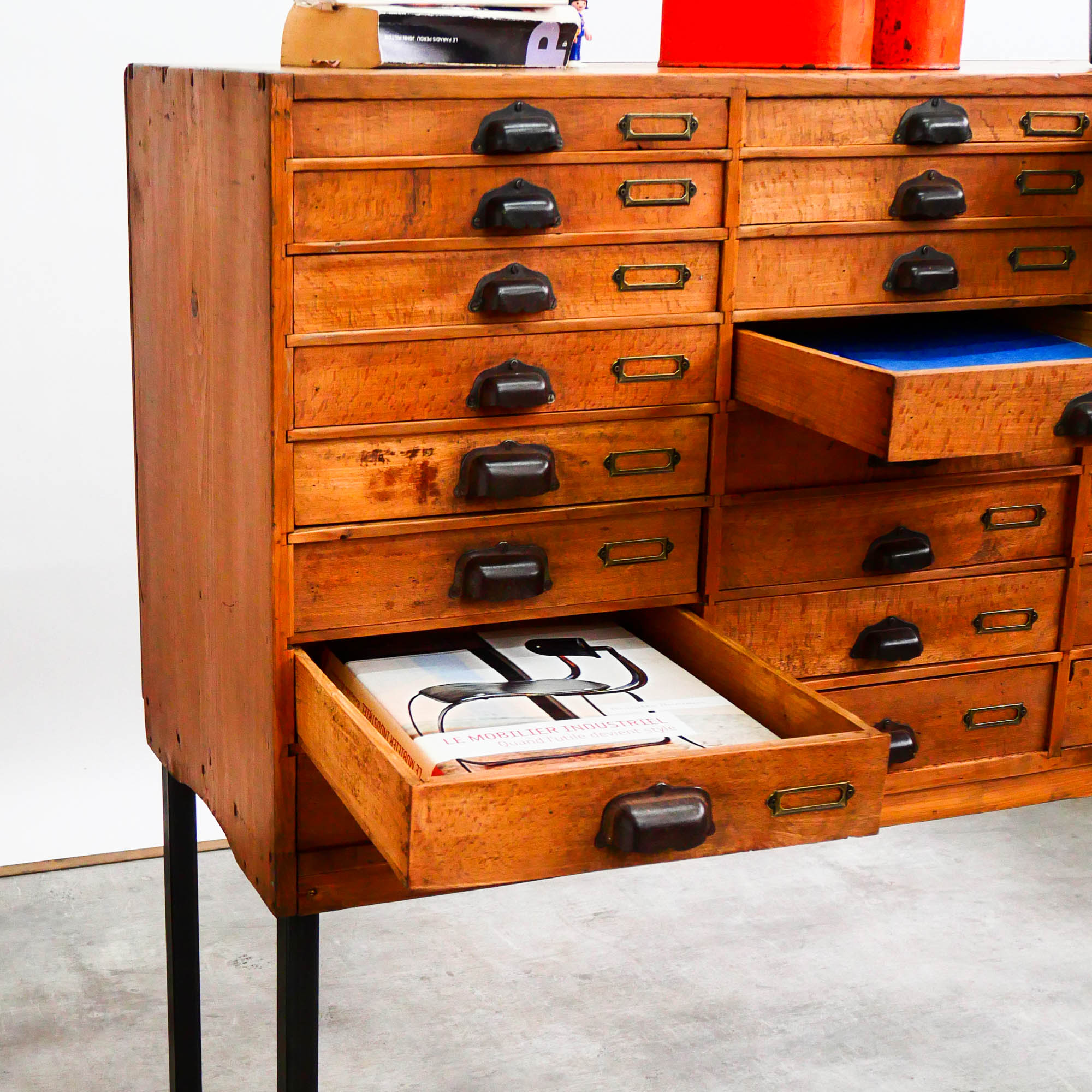 32-drawer trade cabinet