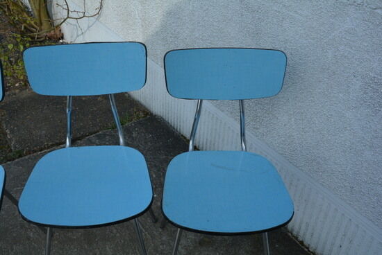 Lot of 4 chairs in blue formica