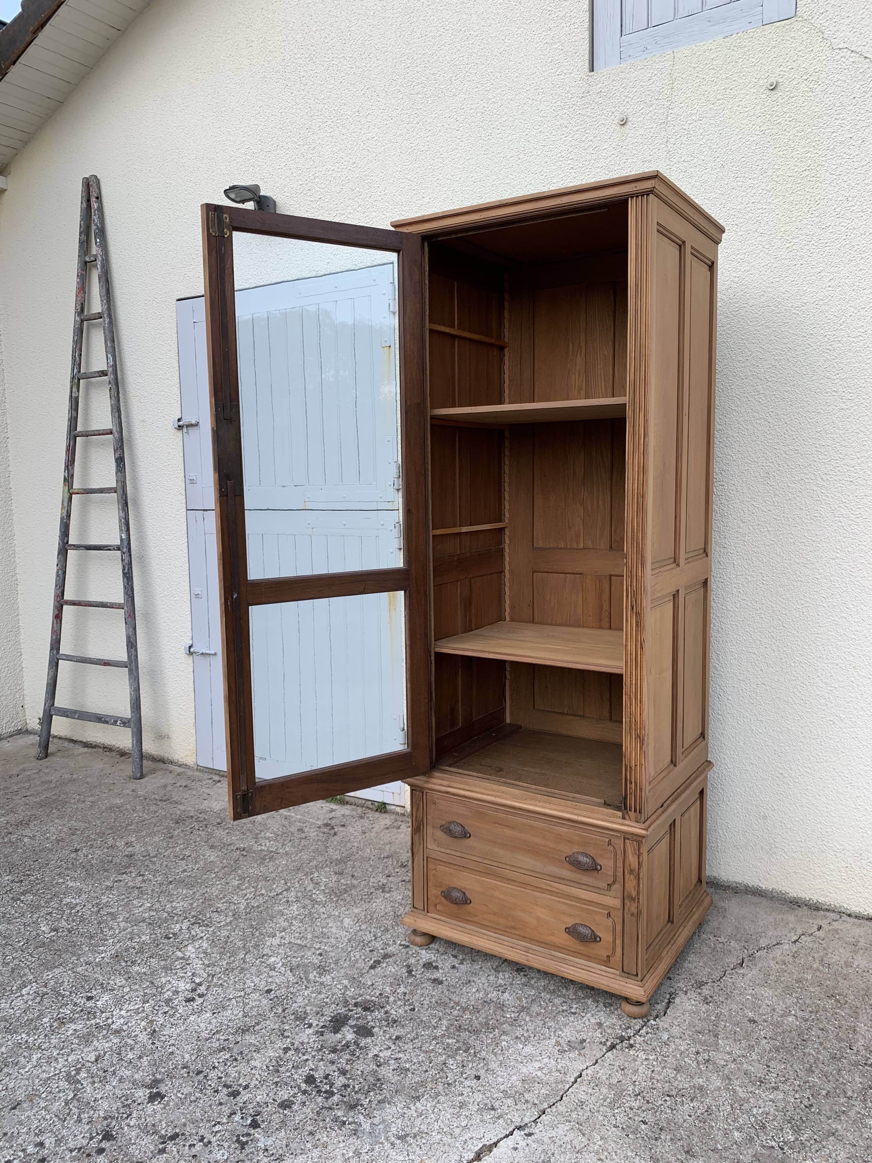 Armoire bonnetière parisienne vitrée 1920