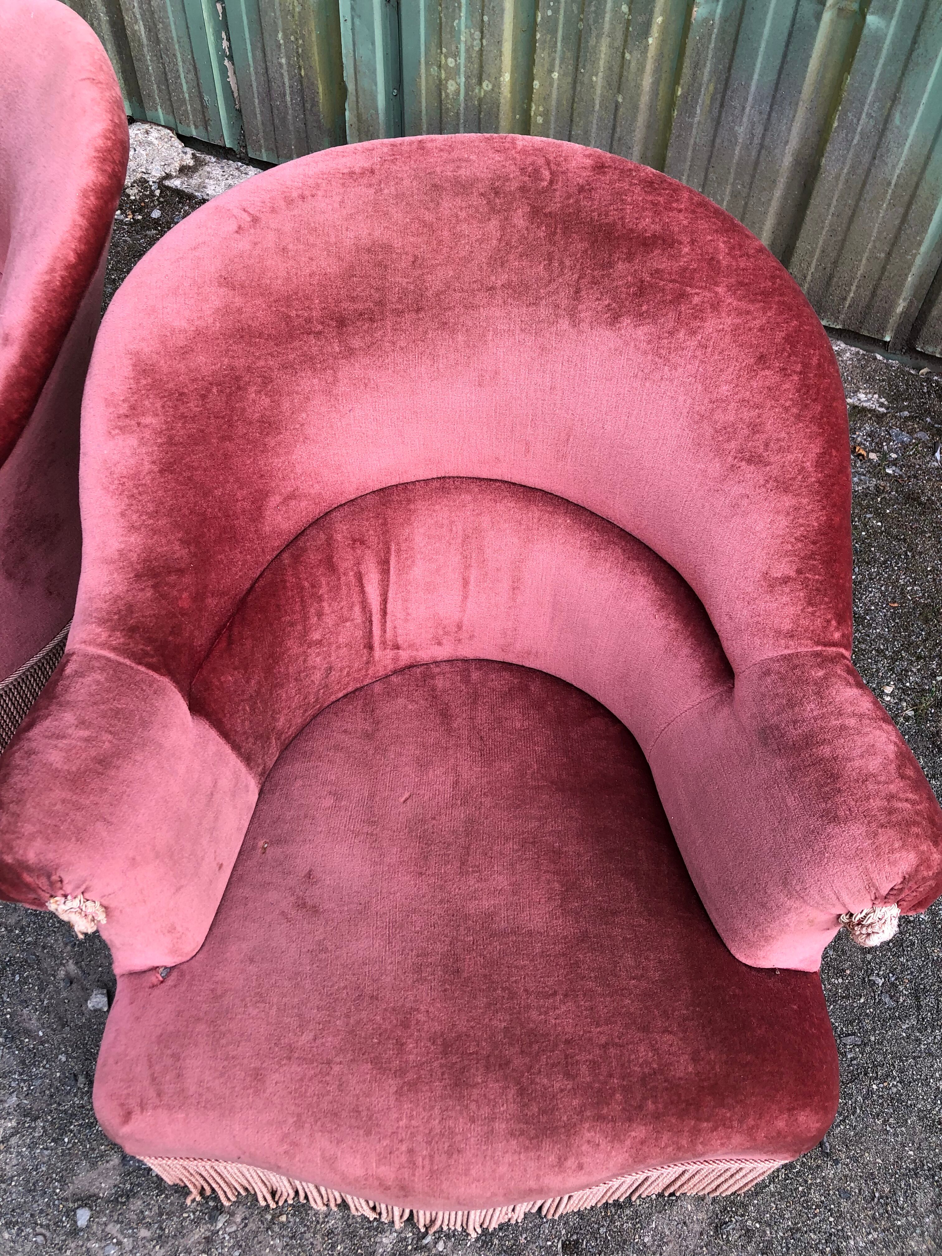 Duo de fauteuils vintage crapaud en velours saumon
