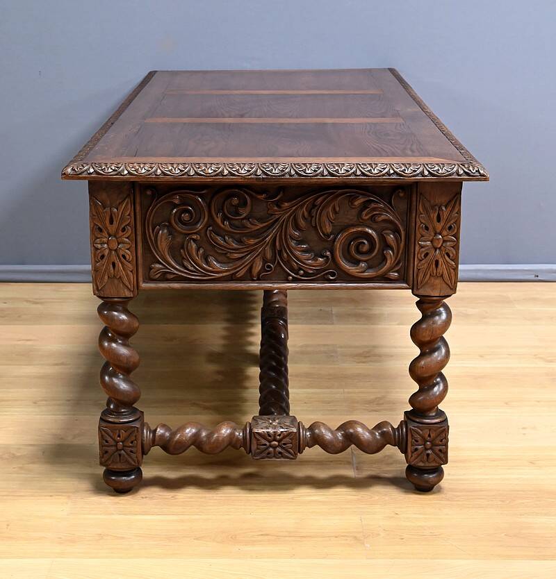 Oak desk, Neo-Gothic style – Late 19th century