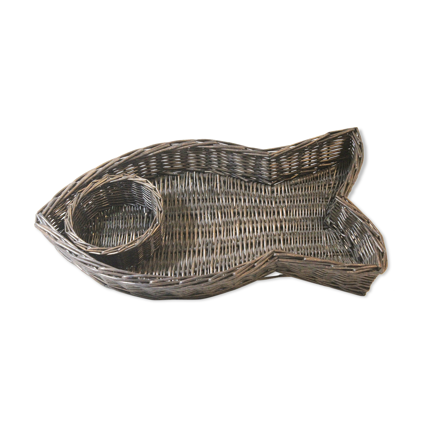 Wicker basket shaped fish