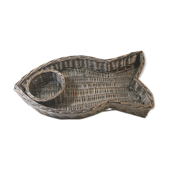 Wicker basket shaped fish