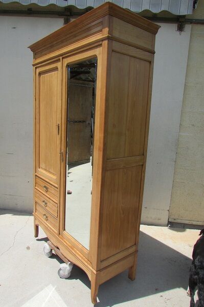Armoire penderie des années 50 en orme