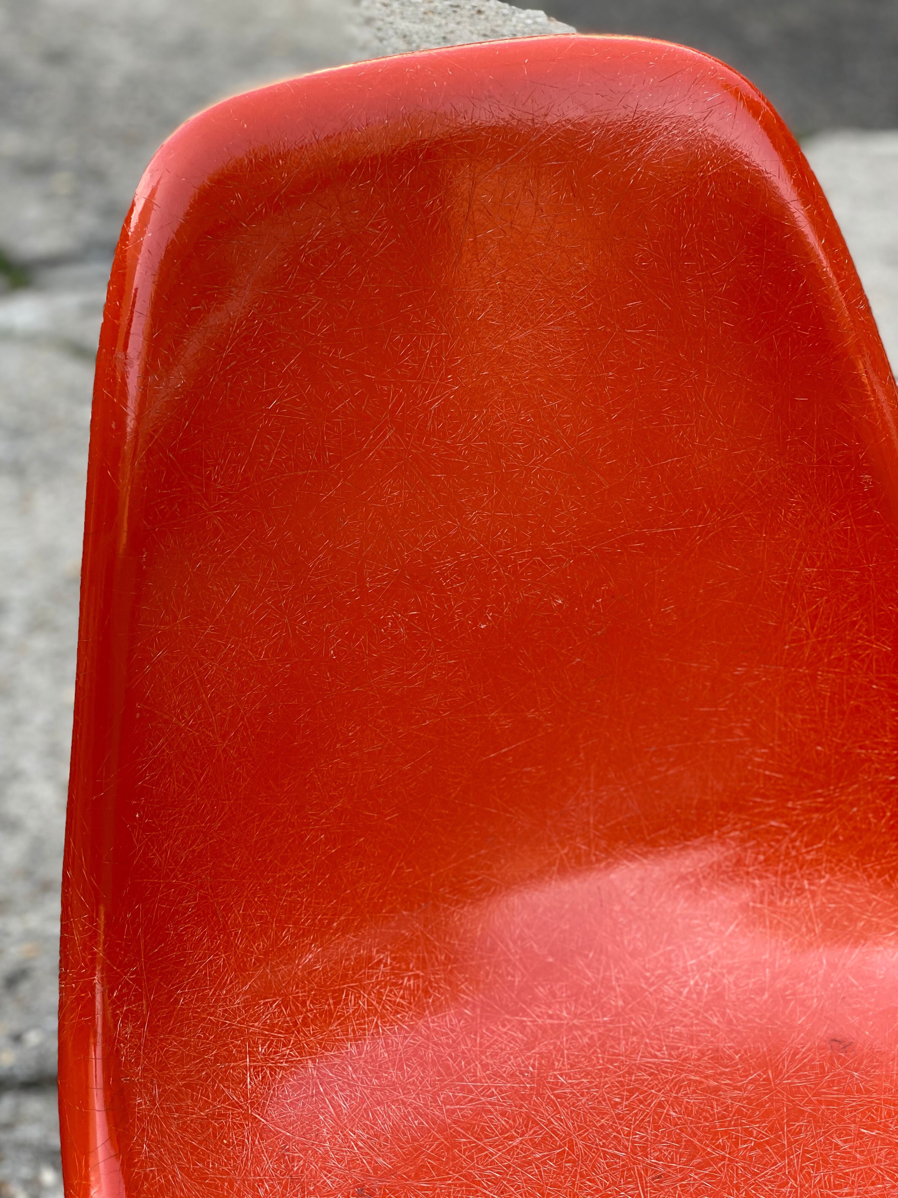Chaise Eames DSW pour Herman Miller, couleur orange