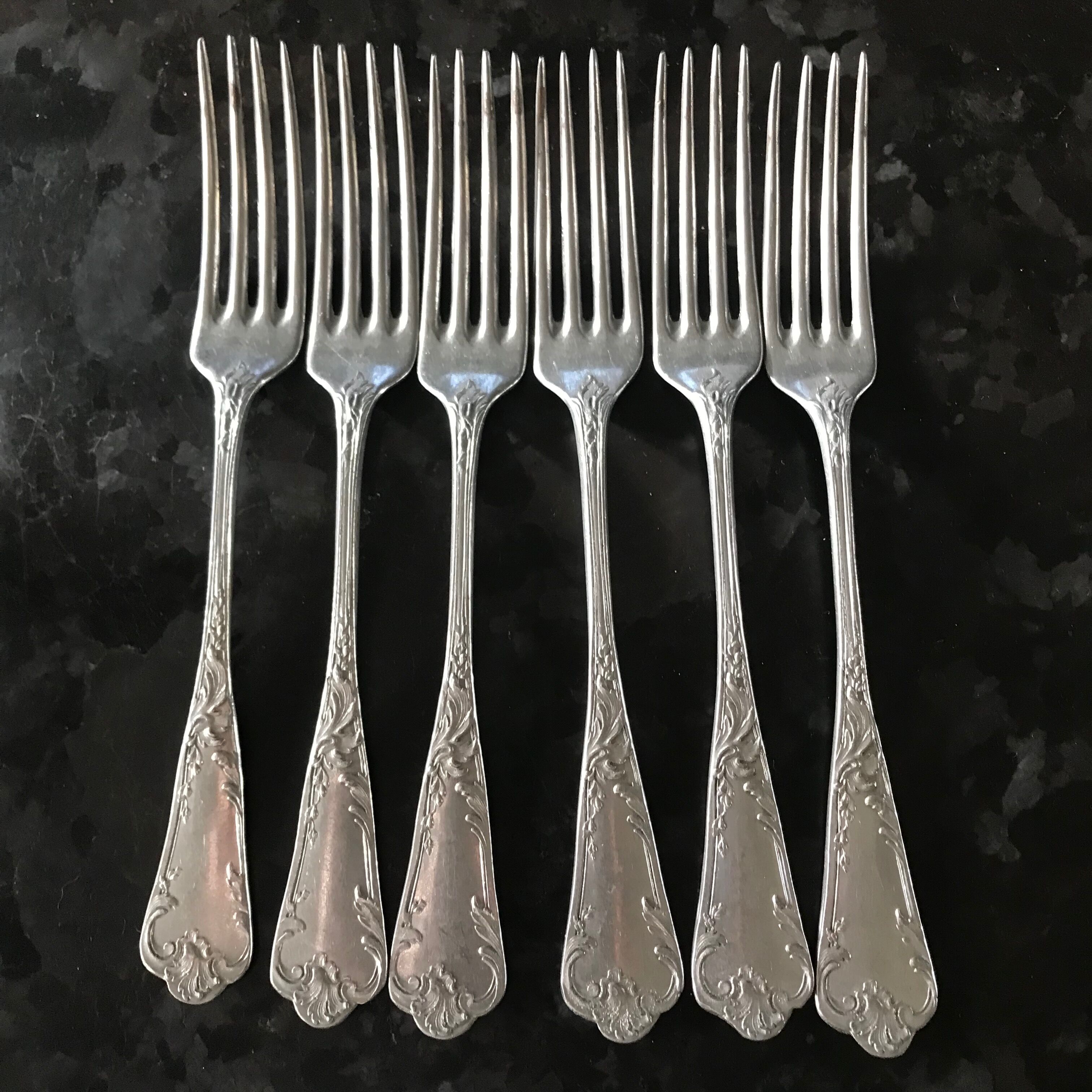 Pop-up Christmas 2022 Set of 6 cutlery in chiseled metal dating from the early twentieth century