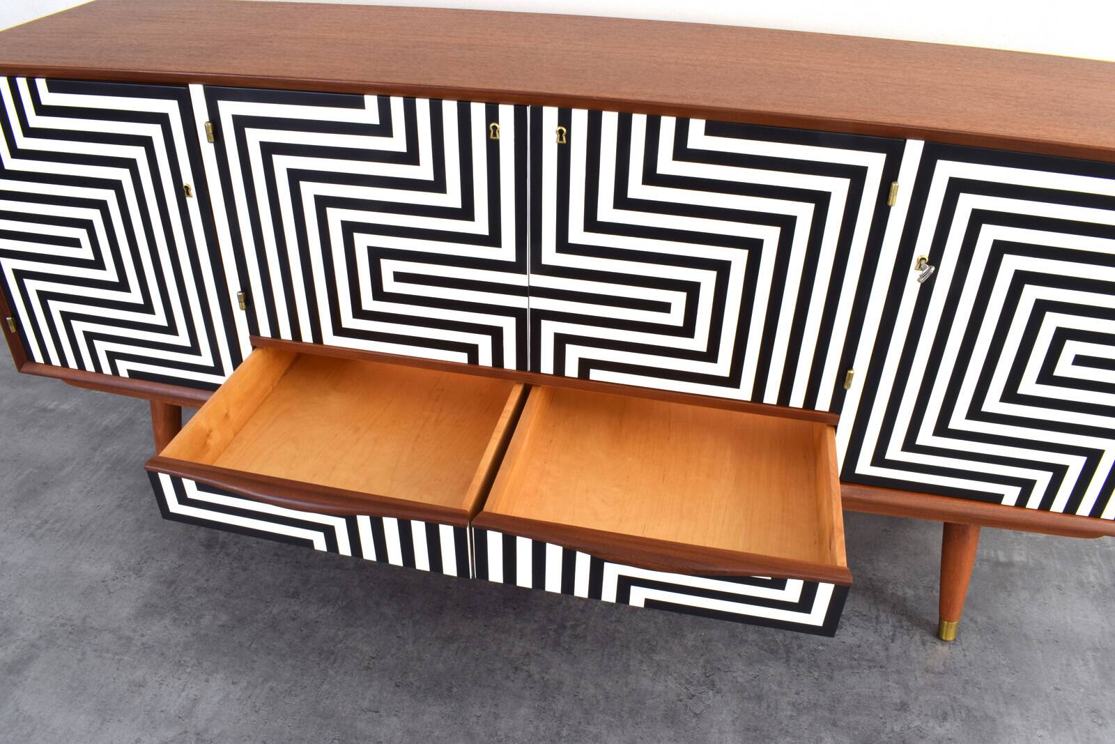 Buffet peint à la main Op-Art du milieu du siècle de Sven Andersen Møbelfabrikk,