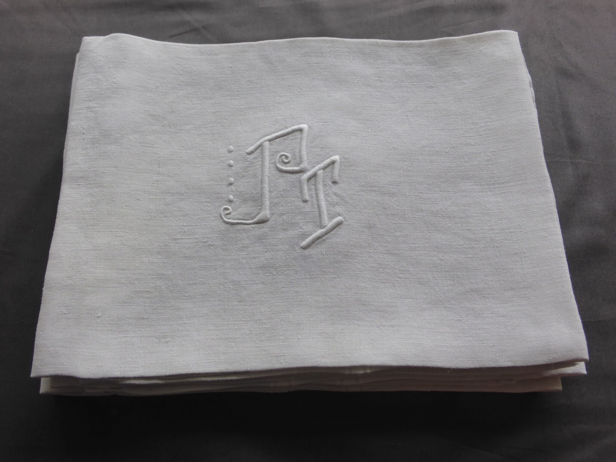 5 antique towels in embroidered linen PT+days scale