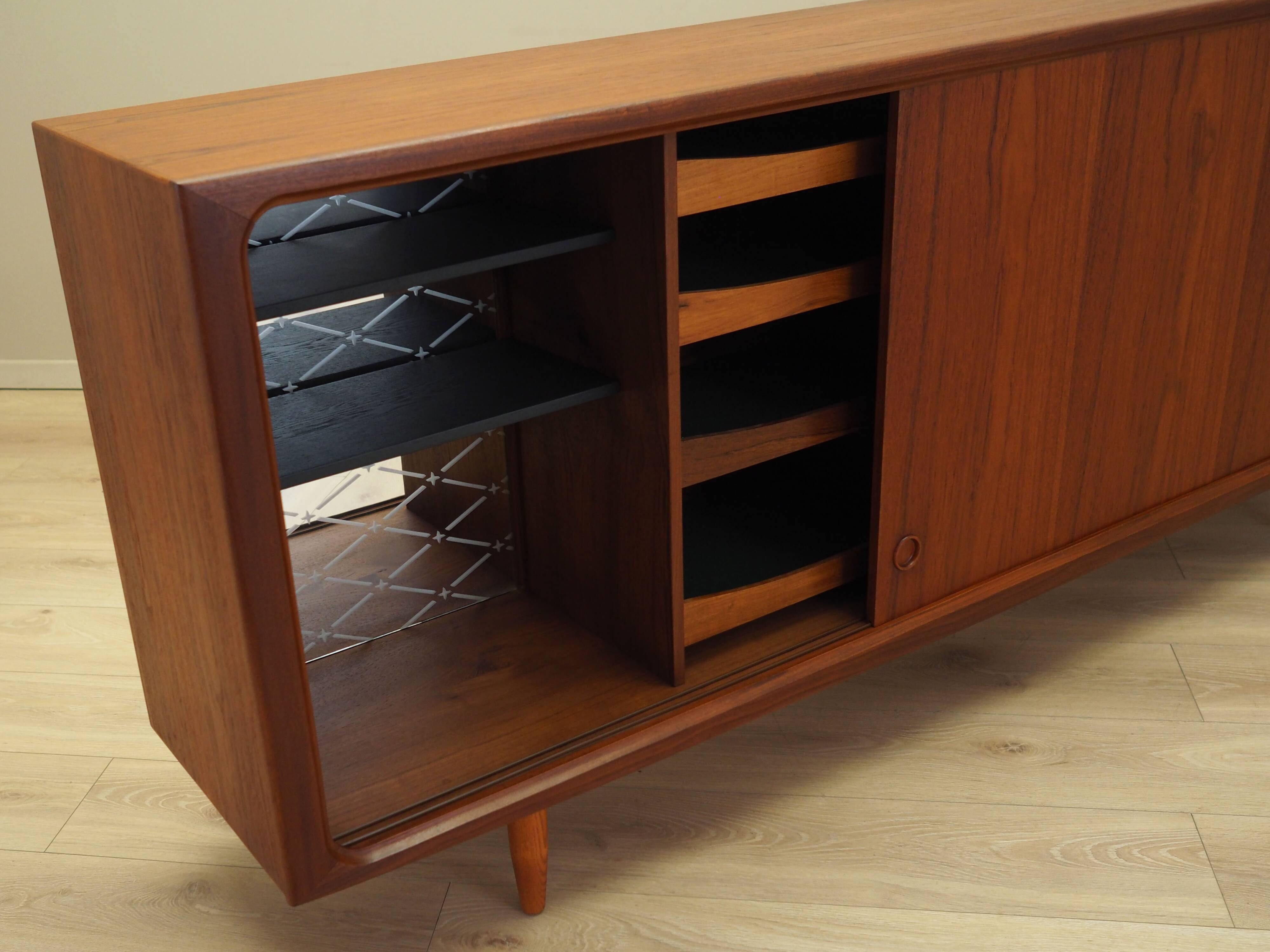 Buffet danois en teck, années 1970