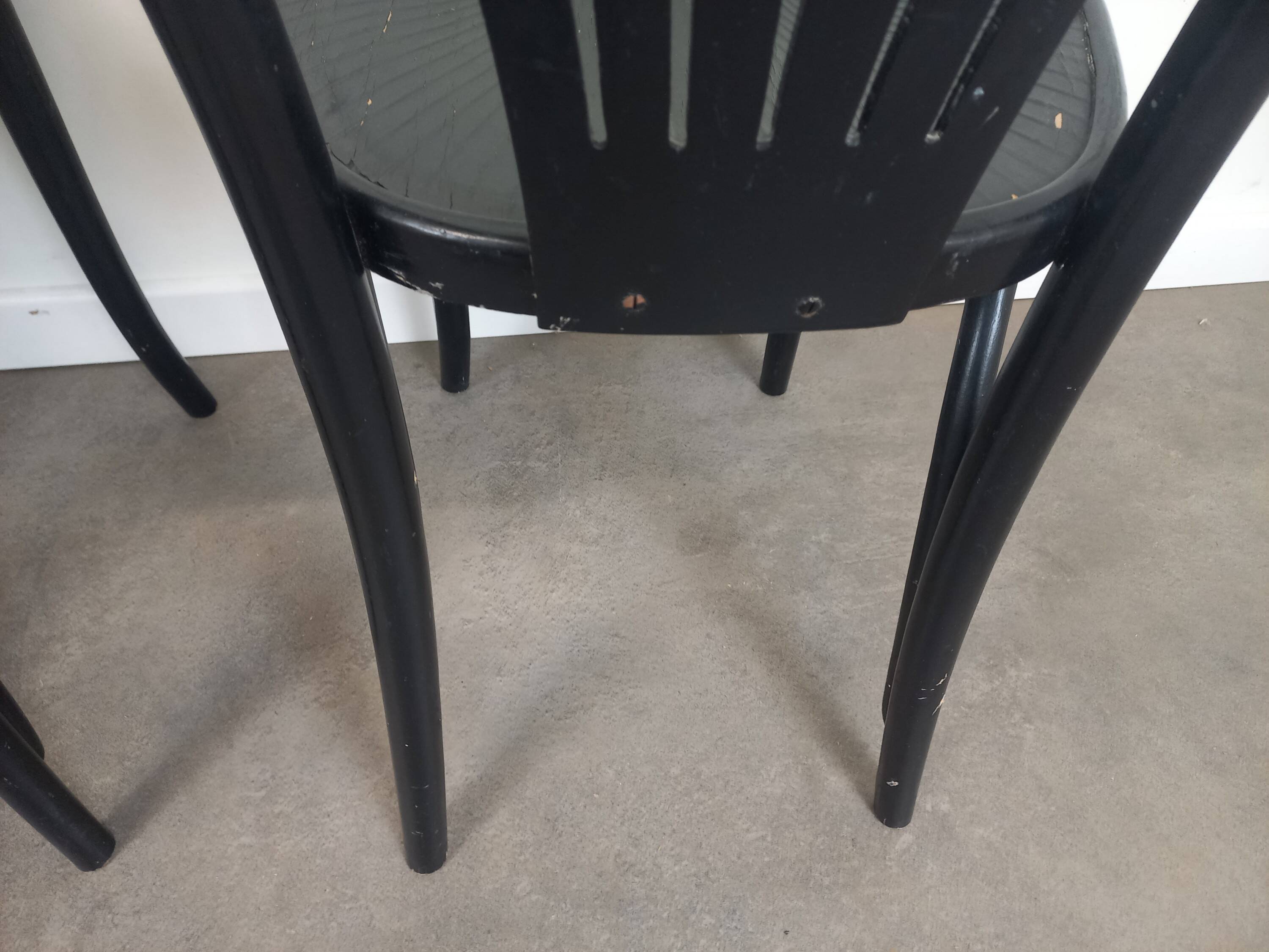 4 chaises bistrot noires
