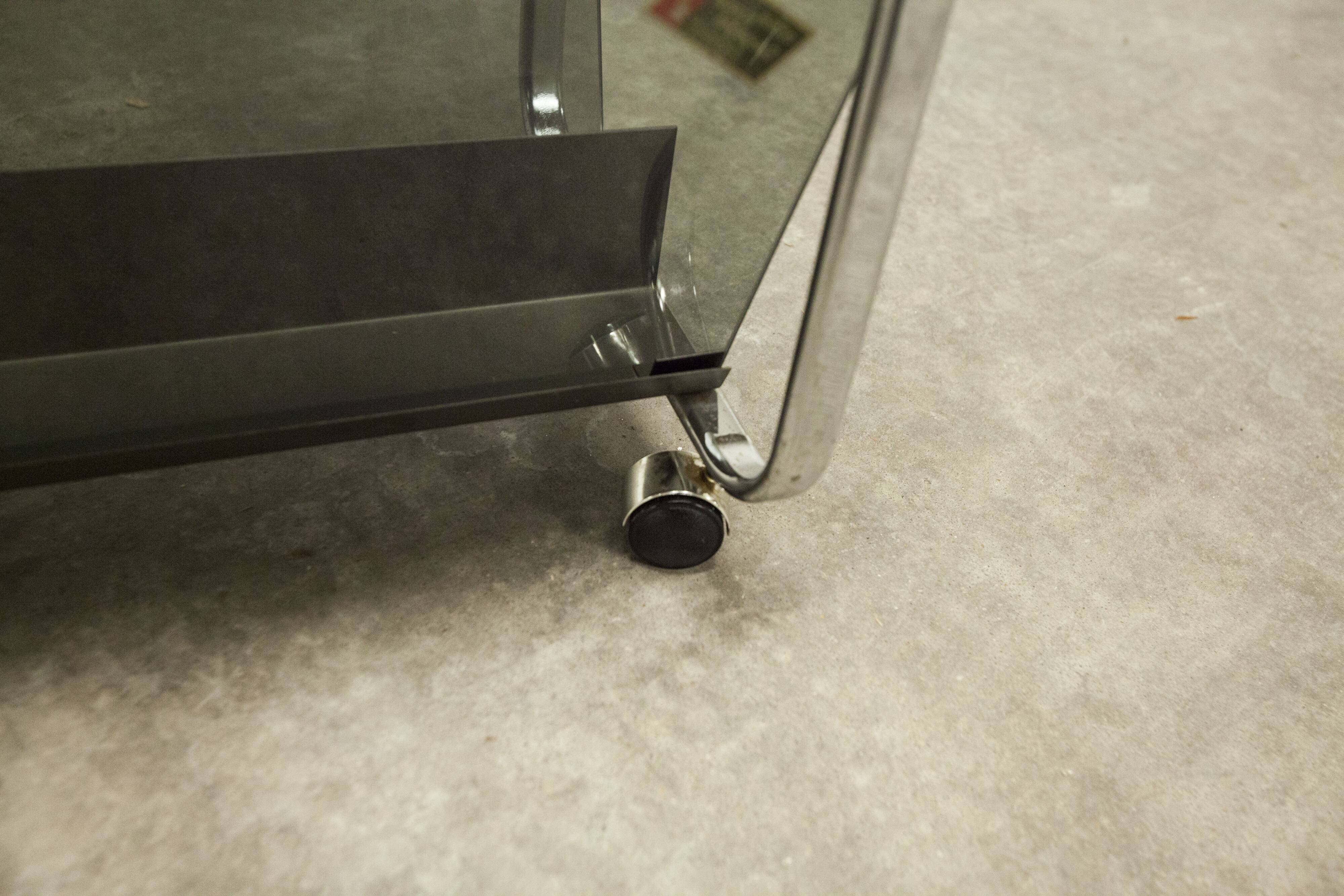 Serving Echts Kristall Spiegelglas Parsol 1980 smoked glass and chrome