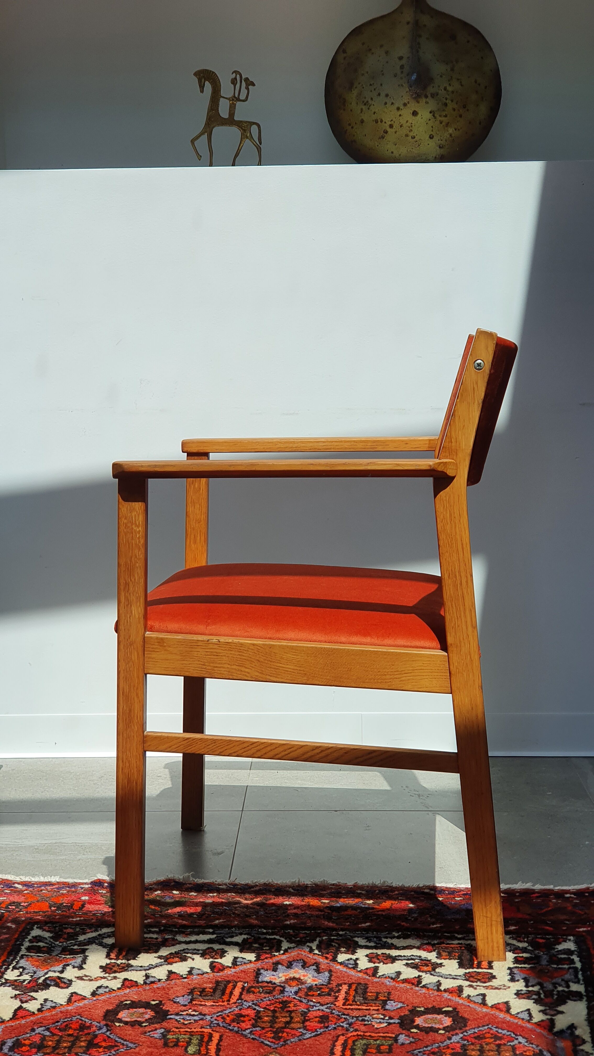 Armchair in solid oak velvet terracota