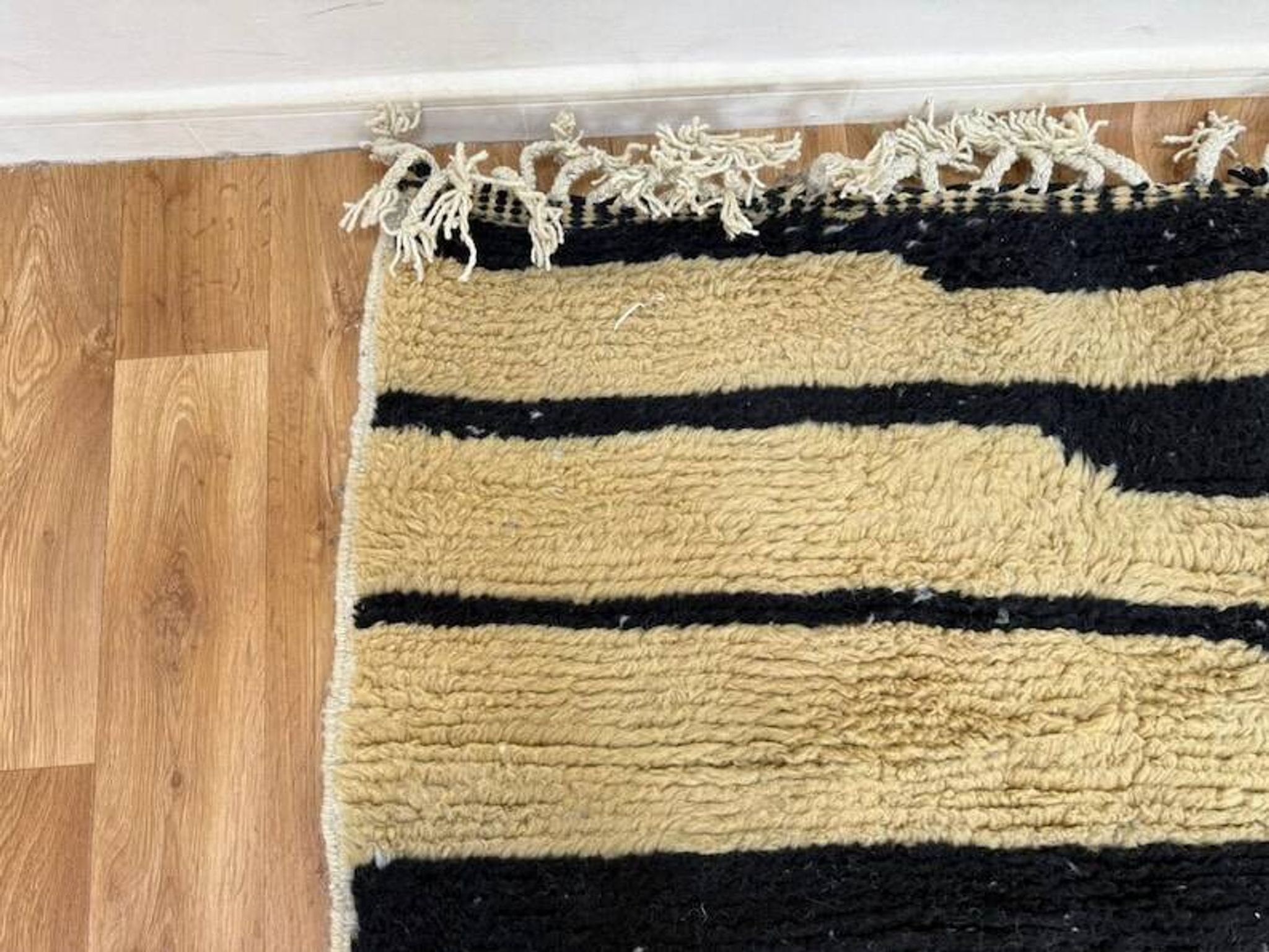Moroccan rug in natural wool 200cm x 300cm