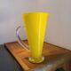 Pichet, vase artisanal en verre jaune