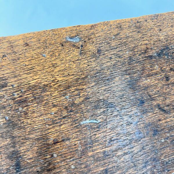 Commode Antique en Chêne avec Panneau Gothique Sculpté, 1900s