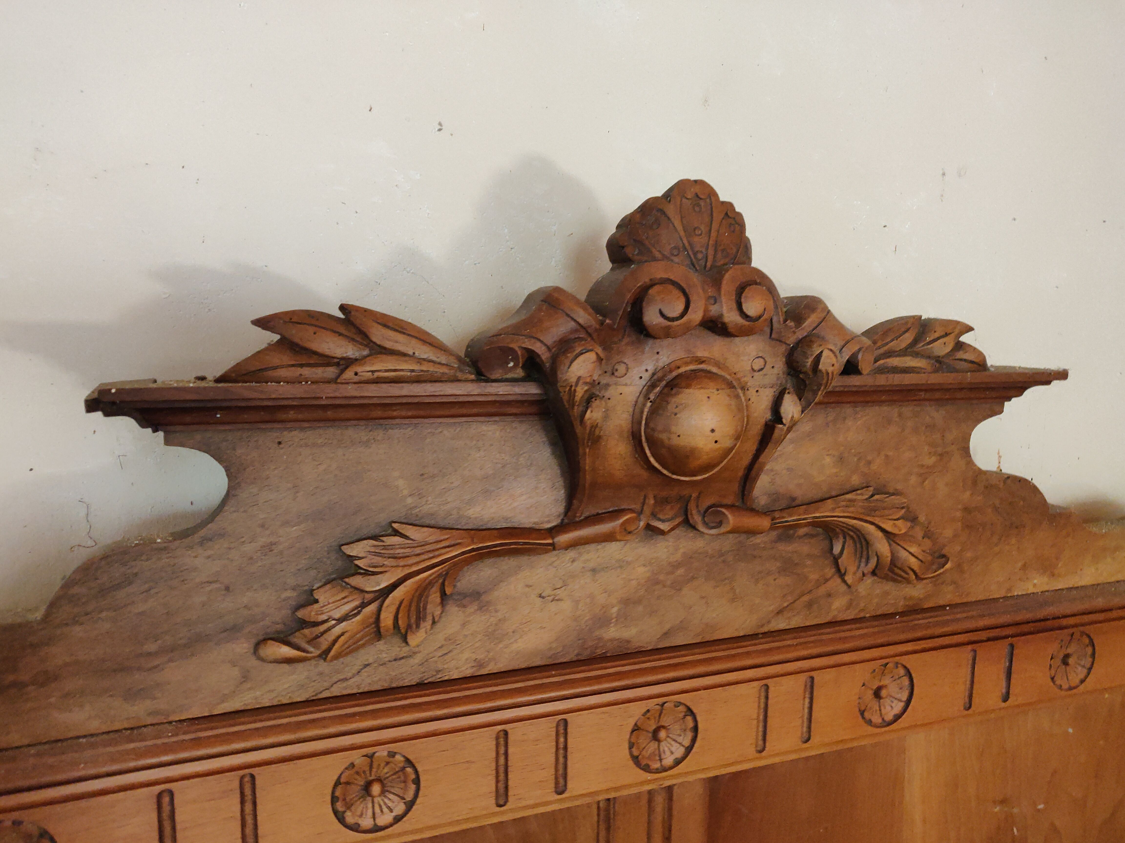 Ancient bed with medallion