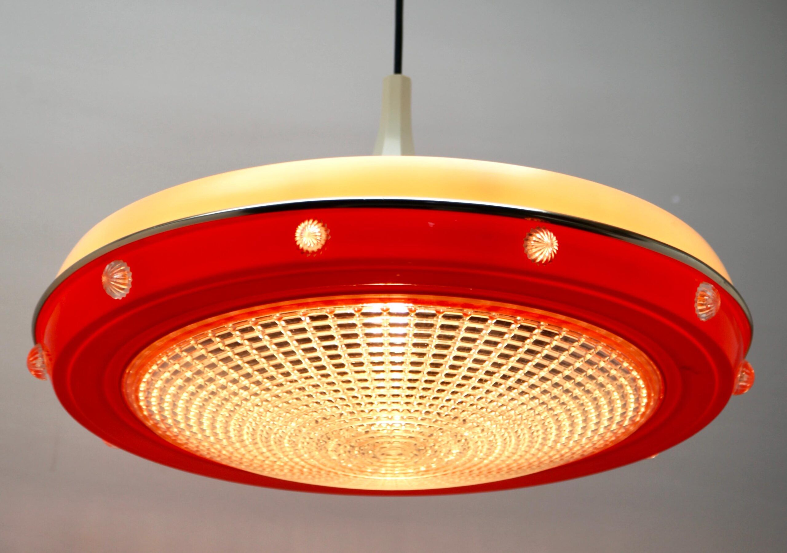 Suspension scandinave avec abat-jour optique en acrylique