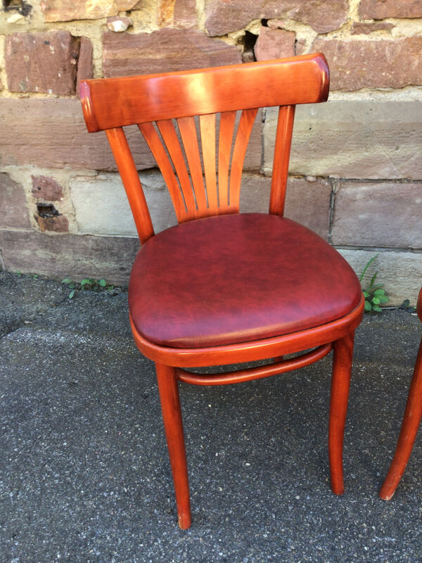 Paire de chaises de restaurant bois courbé simili cuir vintage 1970