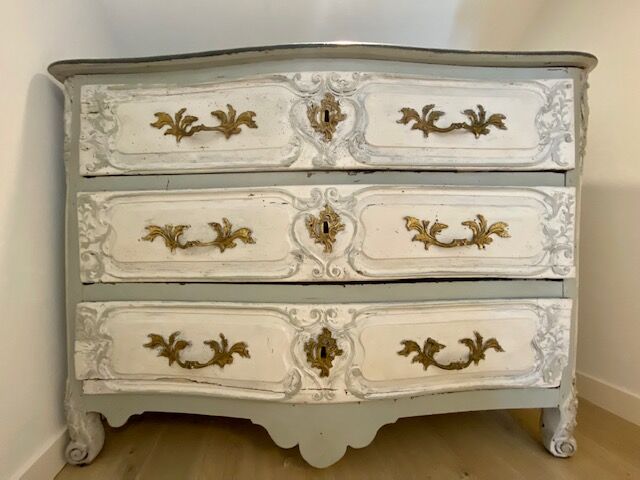 Painted chest of drawers