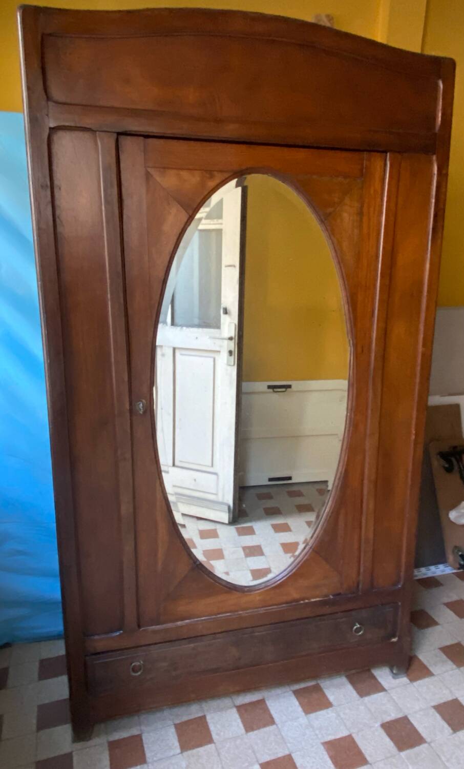Oval mirror wardrobe