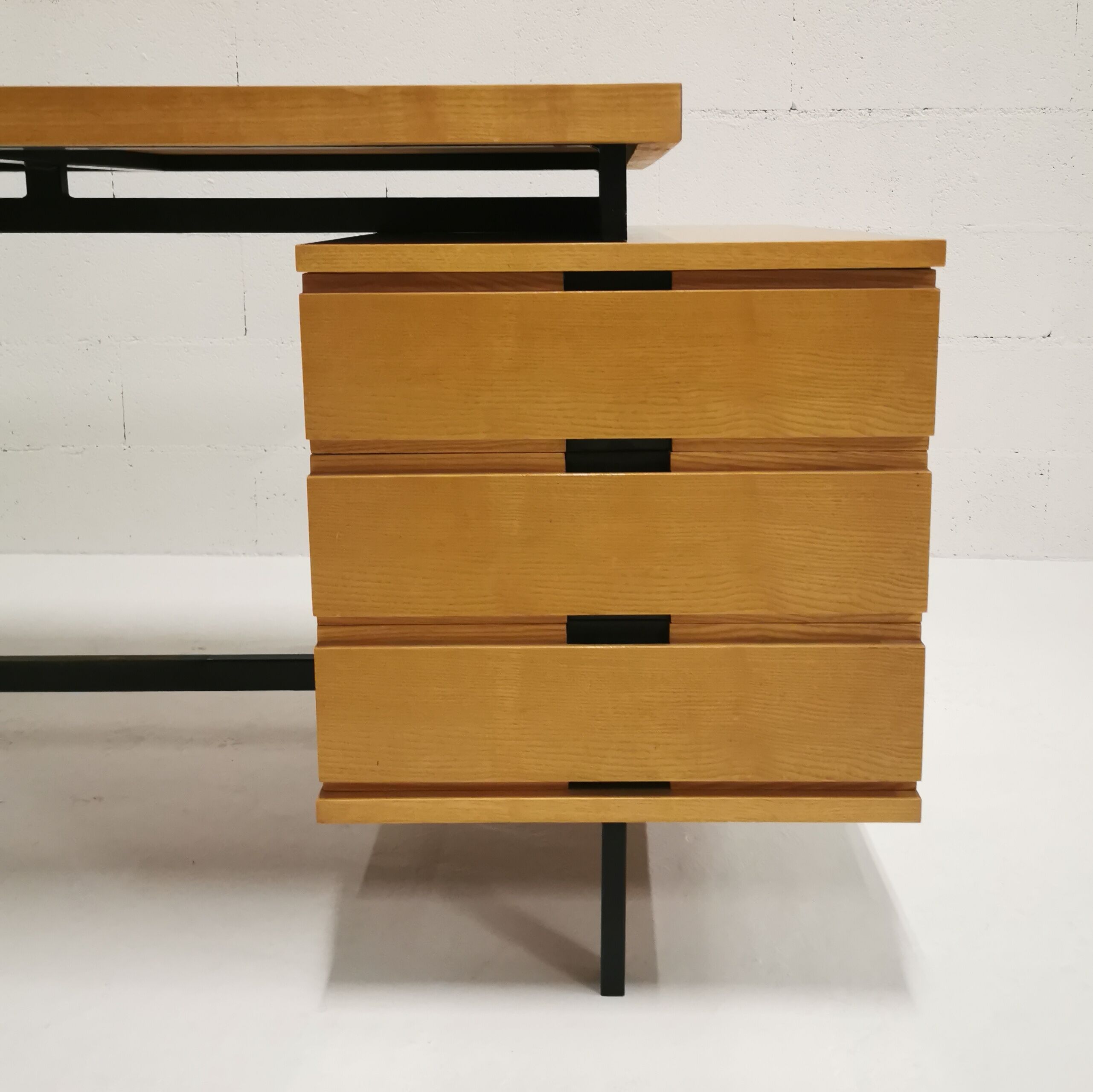 Bureau de Pierre Guariche Les Huchers Minvielle 1960
