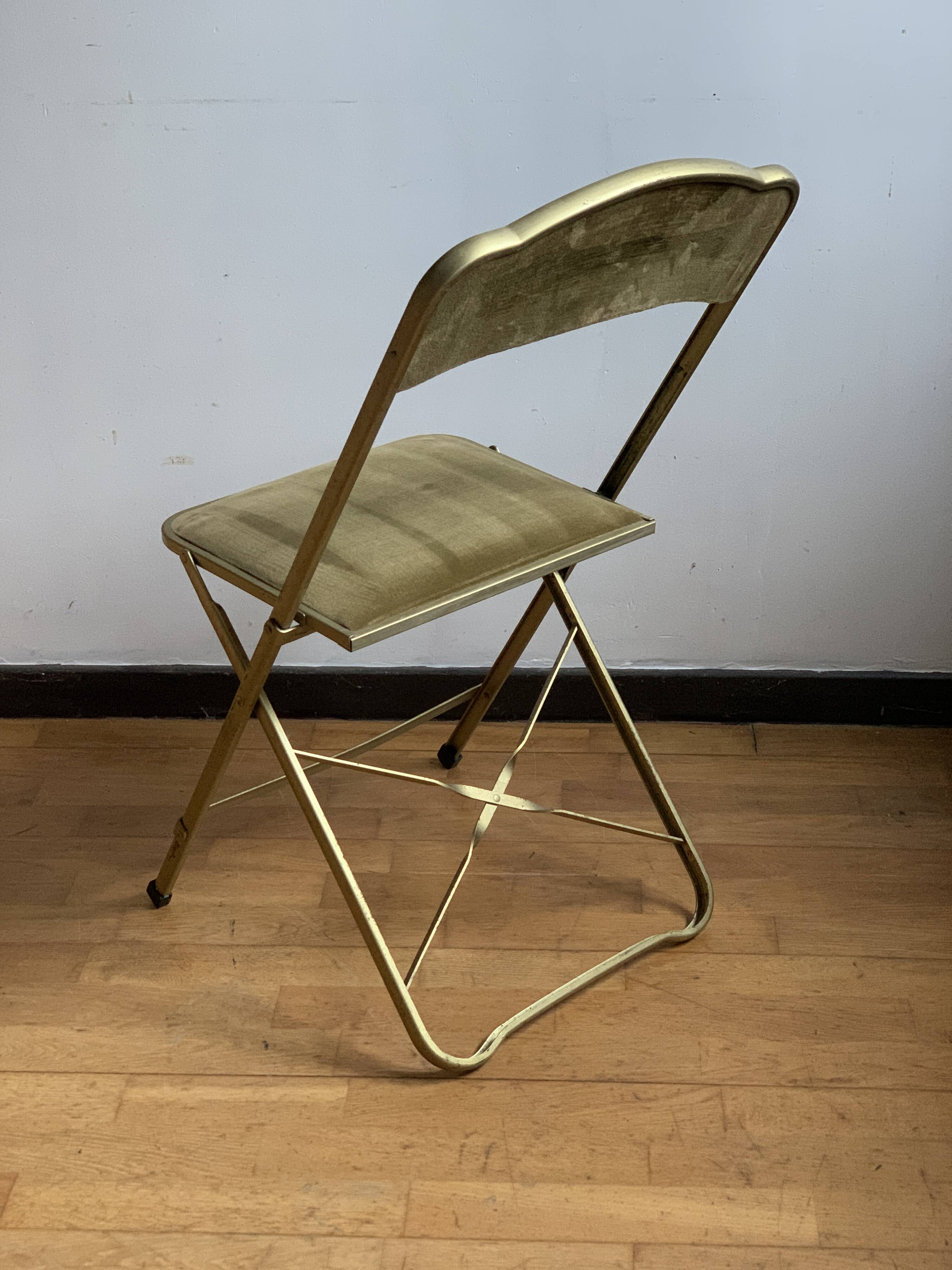 Velvet folding chair