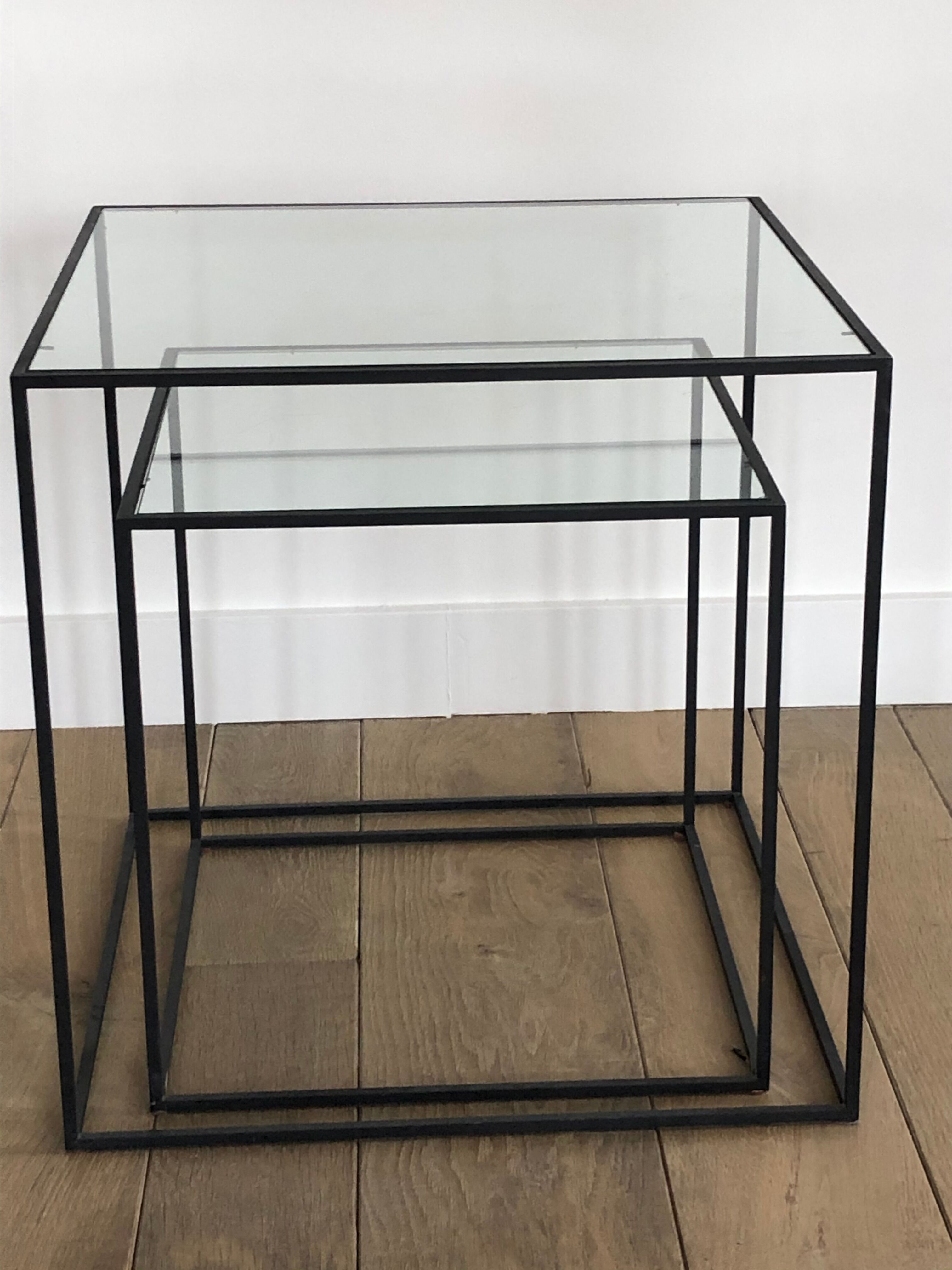 Black metal and glass tables sofa tip