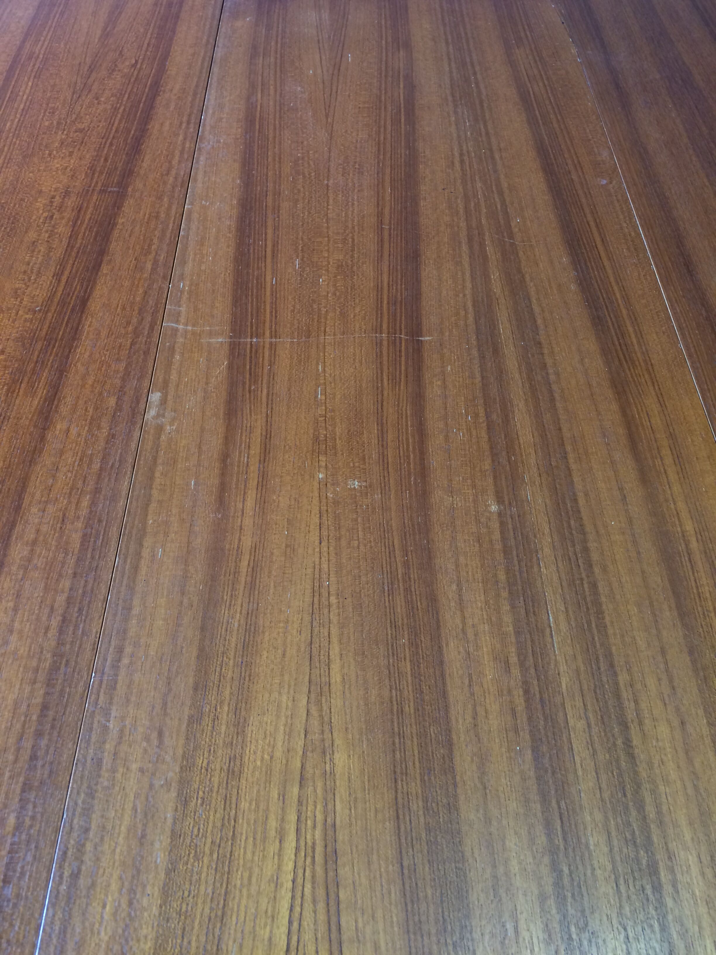 Baumann round extensible table with extensions