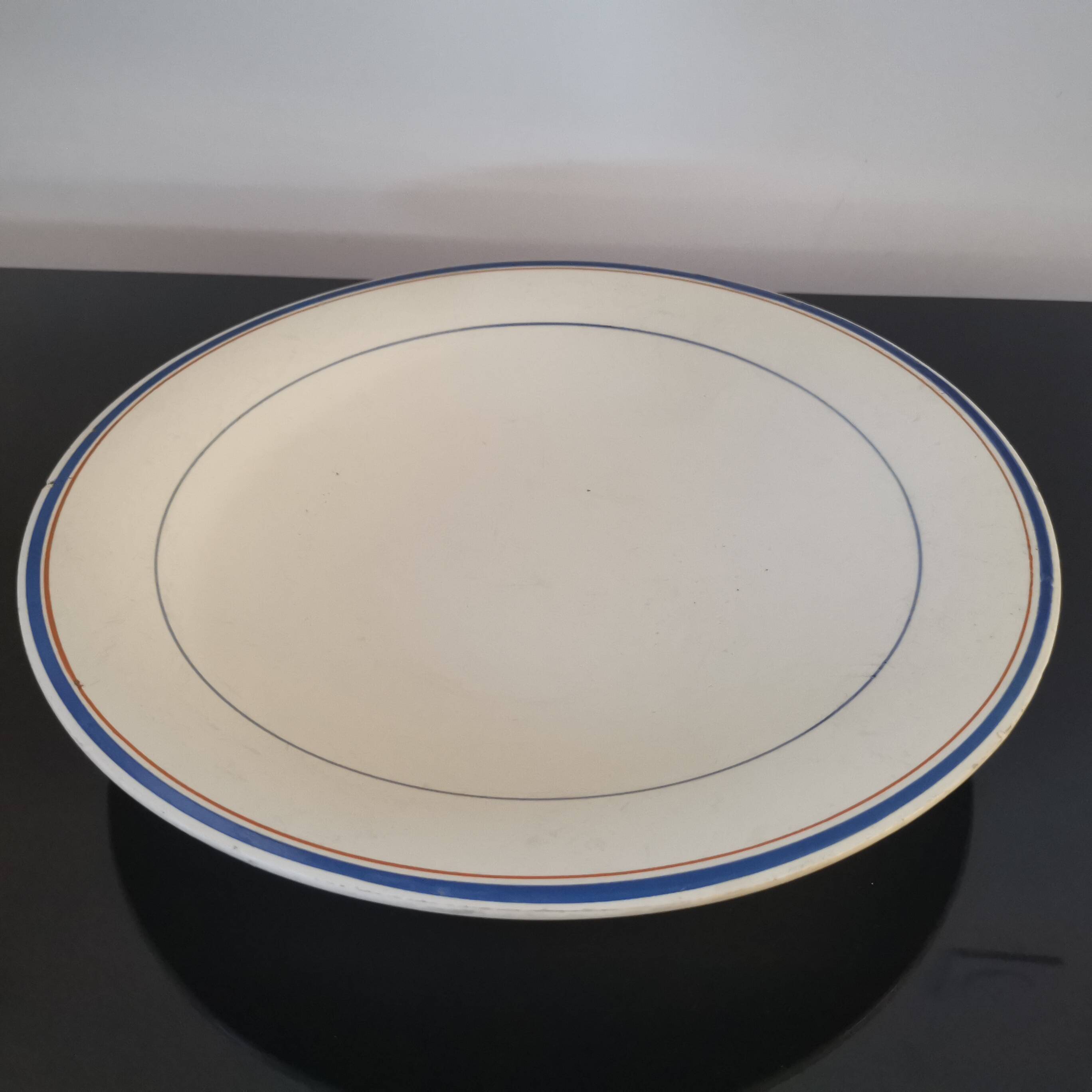 Round dish on shower stand model Louvois, Moulin des Loups Orchies 1950s