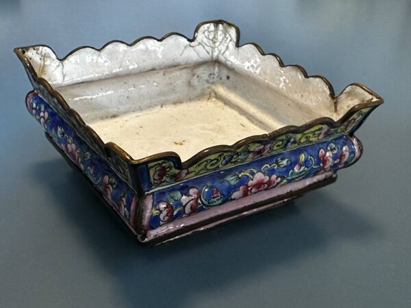 Jardinière en cuivre émaillé décor floral polychrome - Canton 18e s.