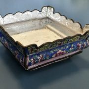 Enamelled copper jardinière with polychrome floral decoration - Canton 18th century.