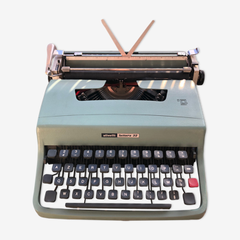 Machine à écrire olivetti lettera 32