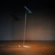 Lampe sur pied blanche AJ d'Arne Jacobsen pour Louis Poulsen, Danemark