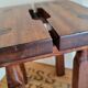 Tabouret brutaliste en bois