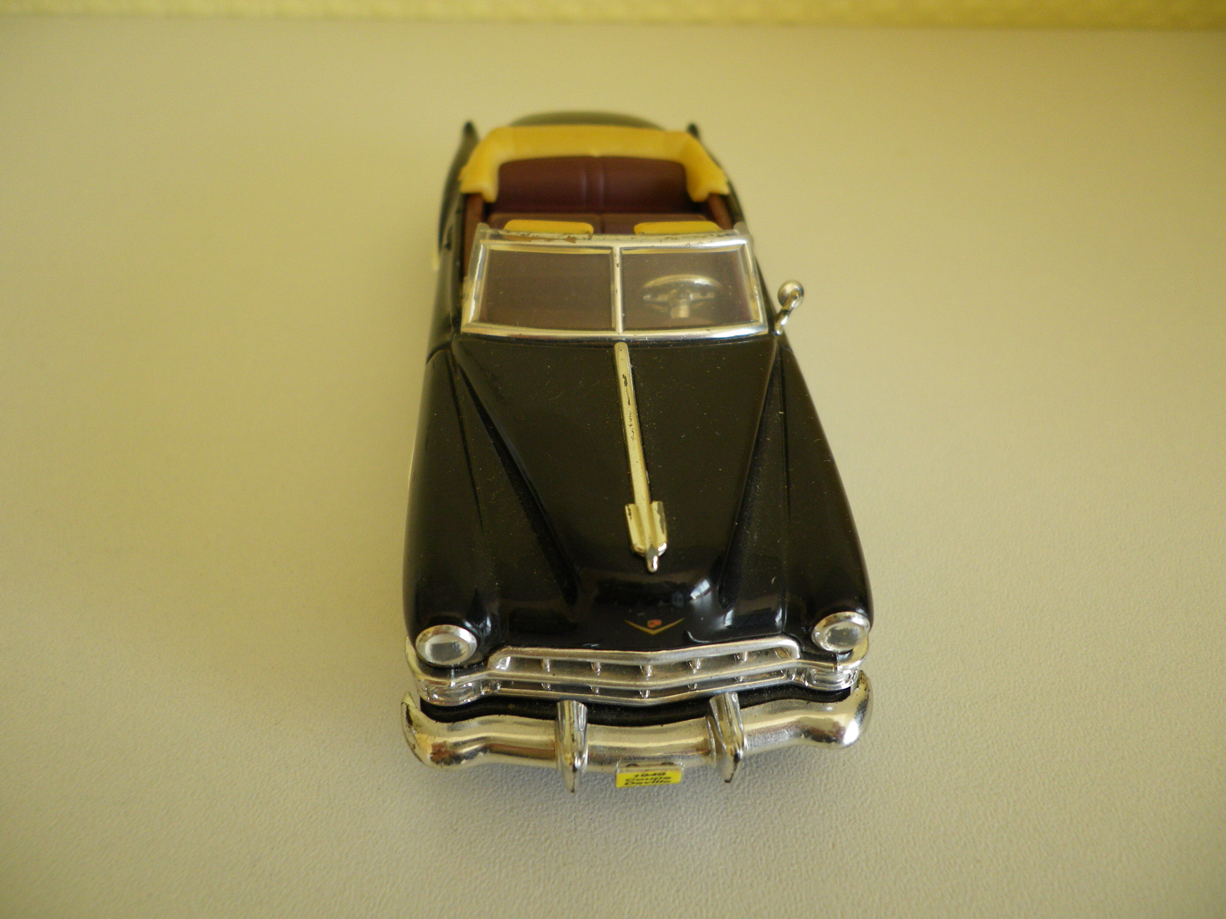 Cadillac coupée Deville de 1949 1/43 Road Signature métal